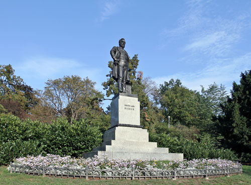 Denkmal für Rieger im nach ihm benannten Park