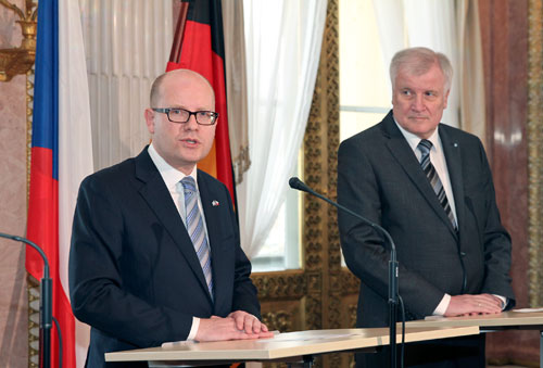 Ministerpräsident Seehofer empfing seinen Amtskollegen Sobotka – und hielt sich im richtigen Moment im Hintergrund.