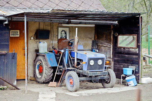 Alle 25 Jahre lässt sich in Osoblaha ein Präsident blicken. An Václav Havel erinnert noch heute das Porträt hinter dem Traktor.