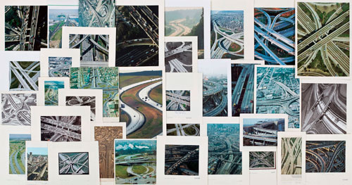 In einigen Arbeiten verzichtet die US-Amerikanerin auf das eigene Fotografieren und verwendet bereits vorhandene Bilder – wie bei „Express Highways“ aus dem Projekt „Picture Collection“.