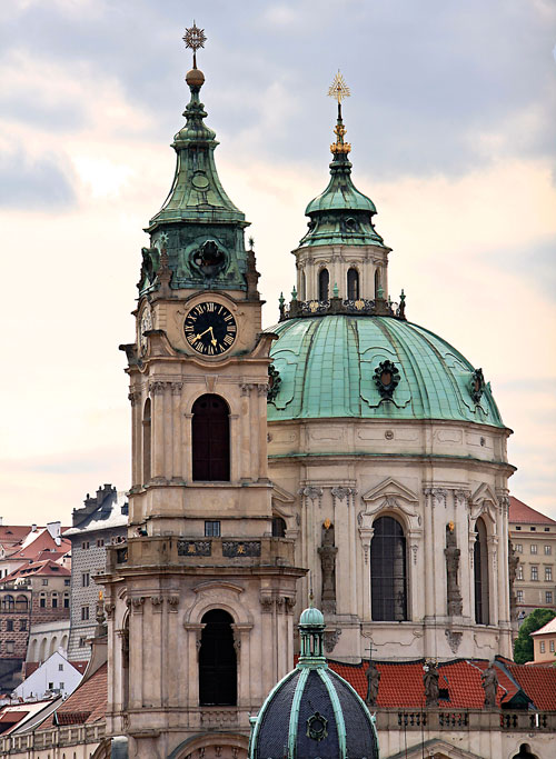 Turm und Kuppelbau der Nikolauskirche