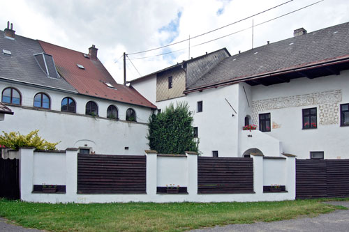 Ein Teil des „Schlösschens“ in Nové Veselí gehört Zeman seit 1989.