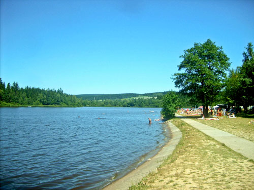 Velké Dářko nahe der Kleinstadt Žďár nad Sázavou ist der größte See im Kreis Vysočina.