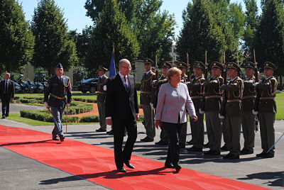 Sobotka begrüßte Merkel – doch nicht allen Tschechen war sie willkommen.