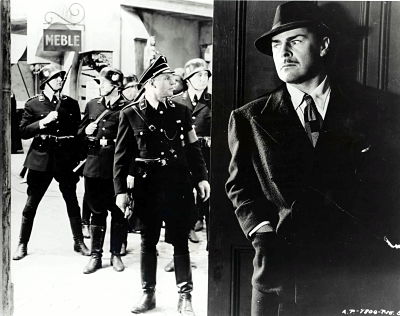 Brian Donlevy (rechts) spielt Heydrichs Mörder in „Auch Henker sterben“.