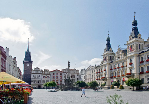 Am Marktplatz in Pardubice sieht man, dass es in der Stadt vorangeht.