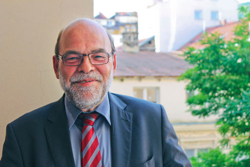 Der 58-jährige Norbert Spinrath vergangene Woche auf dem Balkon der Friedrich-Ebert-Stiftung in Prag.