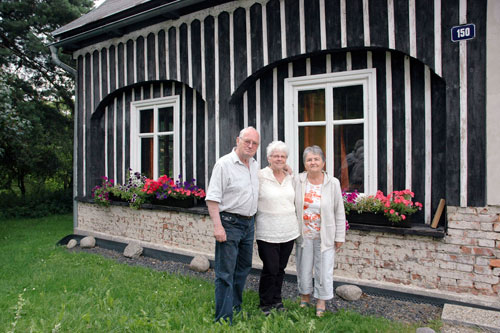 Monika Hanika (Mitte) wurde nach dem Krieg aus Nordböhmen vertrieben. In ihrem einstigen Zuhause lebt heute das Ehepaar Bartoš.