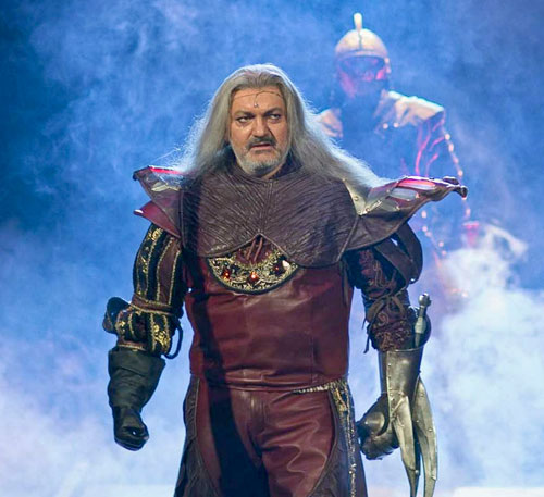 Daniel Hůlka verkörpert die Titelfigur in „Dracula“.