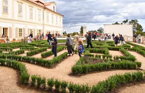 Im Labyrinth von Schloss Loučeň