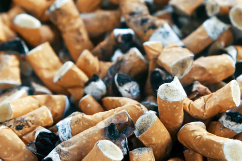 Das Tschechische Statistikamt und Eurostat haben ermittelt: In Tschechien raucht der Durchschnittsbürger 2.010 Zigaretten – mehr als 100 Schachteln – im Jahr. Dabei zünden sich nur 28,7 Prozent der Bevölkerung regelmäßig eine Zigarette an.