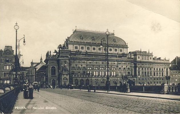 Nationaltheater in Prag (Postkarte aus den dreißiger Jahren)