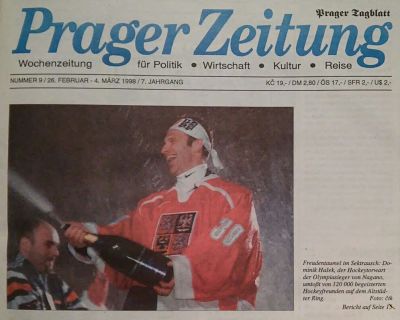Titelseite der "Prager Zeitung" vom 26. Februar 1998: Torwart Hašek feiert den Olympia-Sieg auf dem Altstädter Ring
