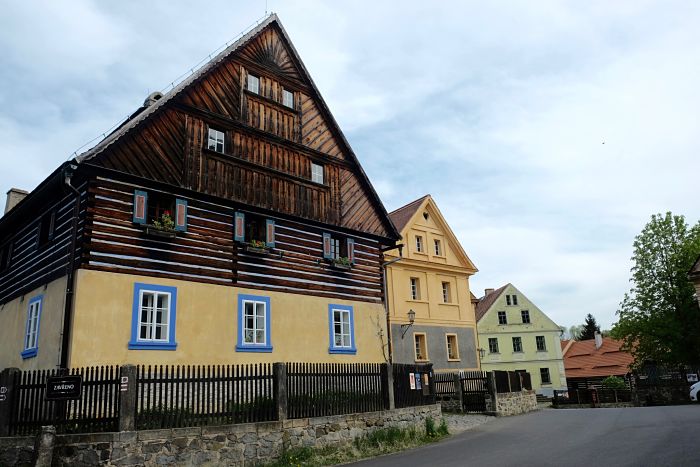 05-Häuser in Zubrnice heute_opt(2)